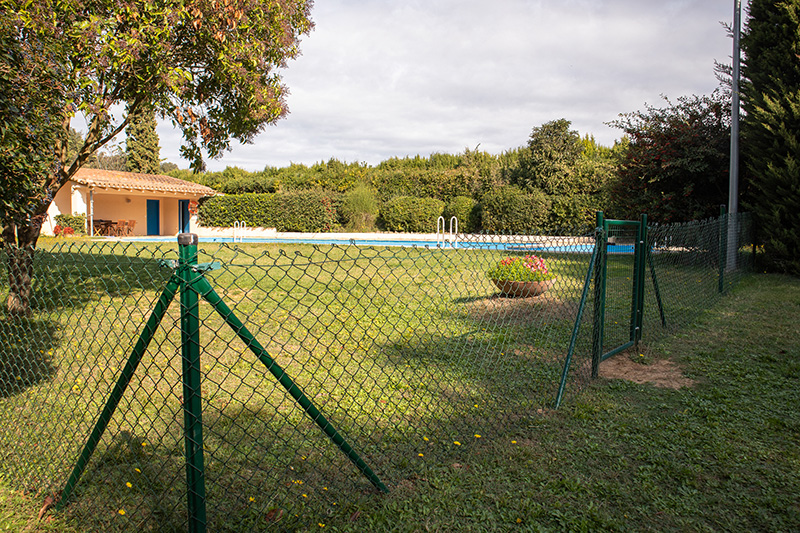 Piscina amb tanca